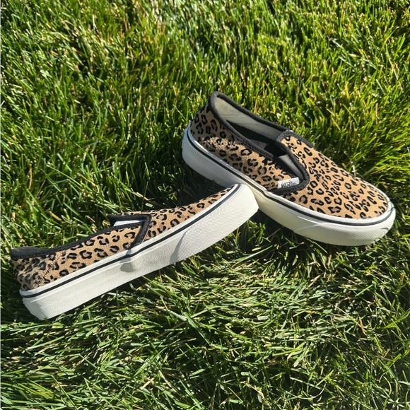Vans Shoes - Girls size 5 Cheetah cushionaire VANS